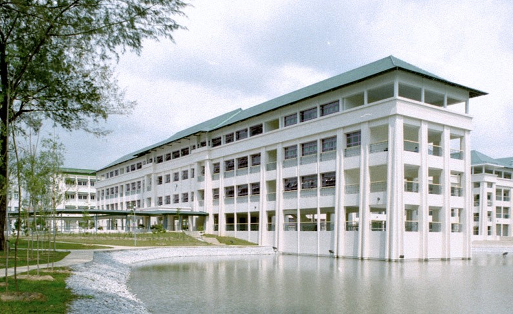 Chung Cheng High School nearby Zyanya Condo